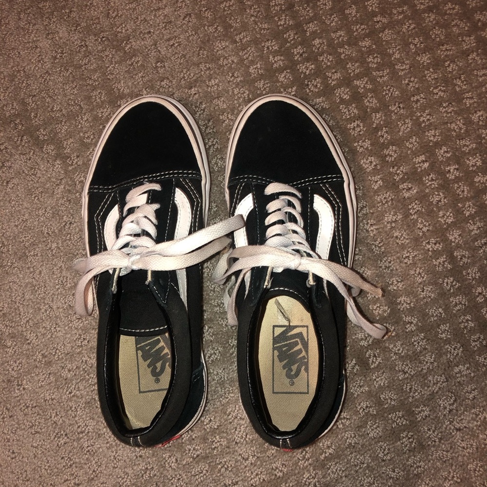 Vans tennis shoes. (size women’s 7)